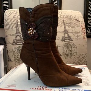 Ladies Brown suede booties